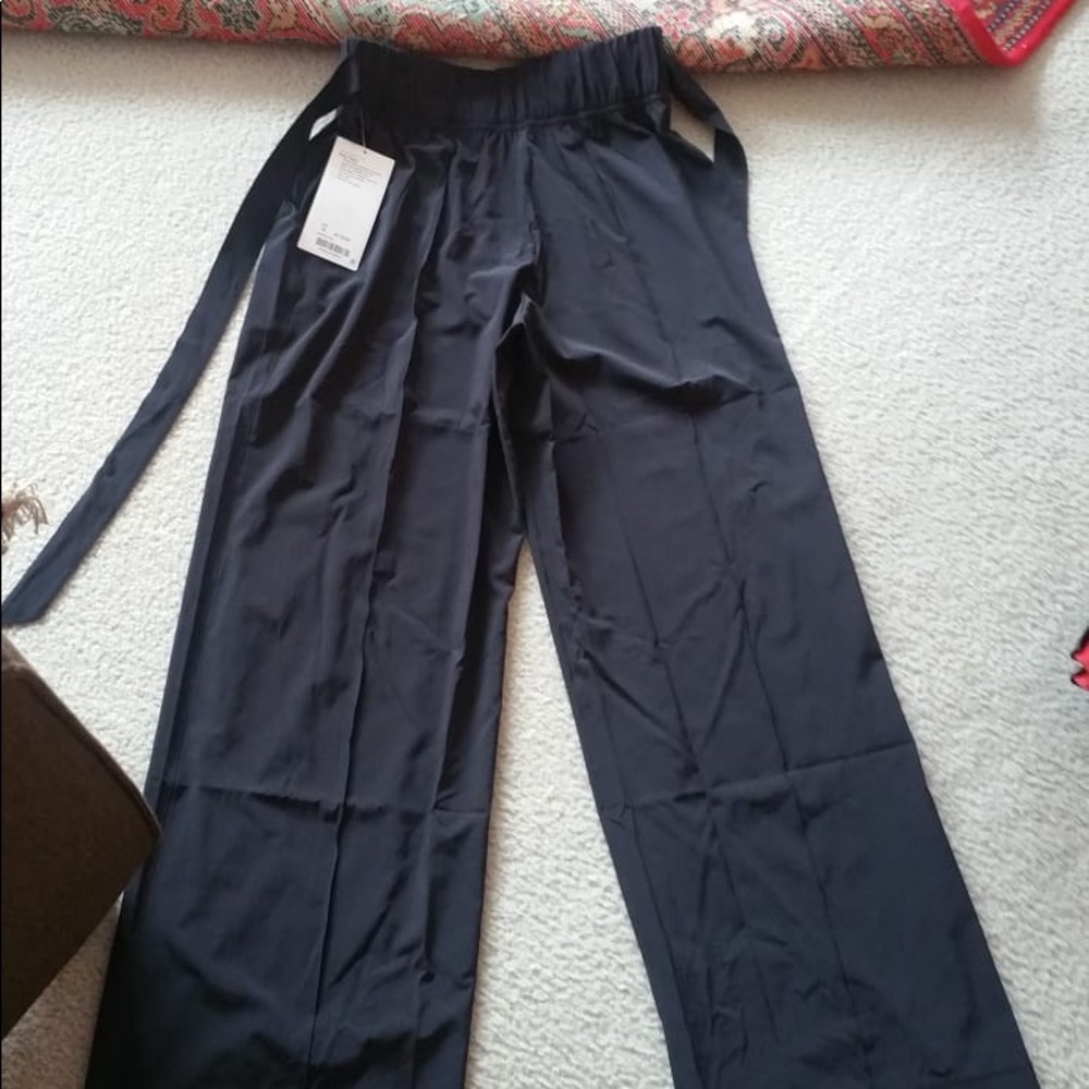 Lululemon Noir pants. Unworn, brand new, with tags